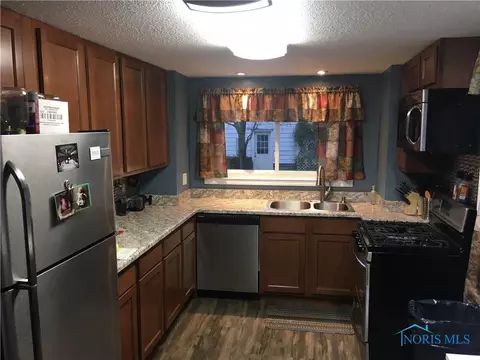 437 S Williams St, Bryan, OH 43506 photo 2