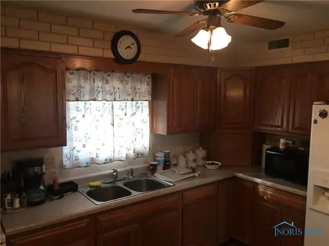 515 Olive Dr, Bryan, OH 43506 photo 5