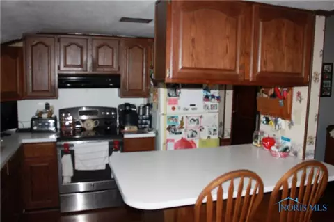634 W Main St, Deshler, OH 43516 photo 11