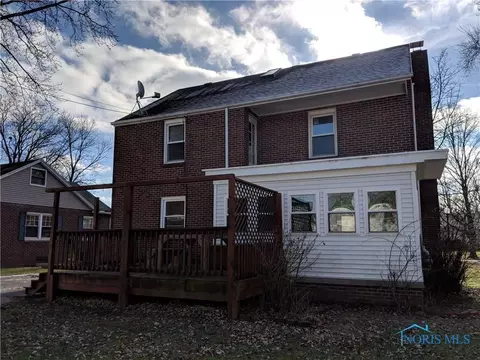 210 E 10th St, Genoa, OH 43430 photo 2
