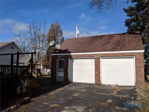 210 E 10th St, Genoa, OH 43430 photo 3