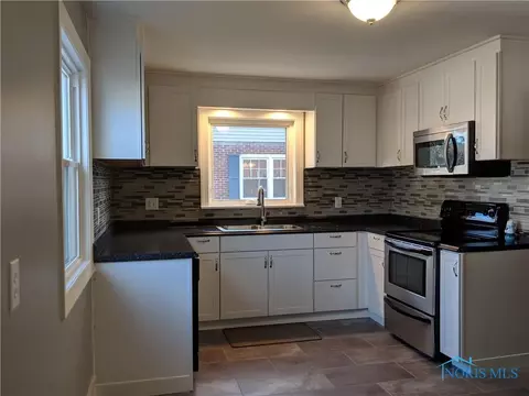 210 E 10th St, Genoa, OH 43430 photo 6