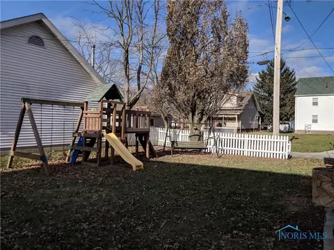 210 E 10th St, Genoa, OH 43430 photo 5
