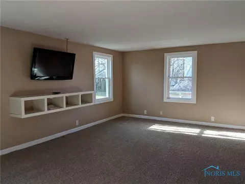 210 E 10th St, Genoa, OH 43430 photo 16