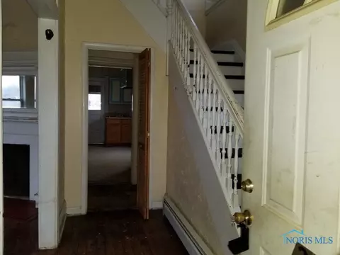 215 E William, Maumee, OH 43537 photo 2