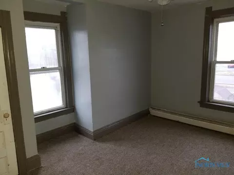 215 E William, Maumee, OH 43537 photo 11
