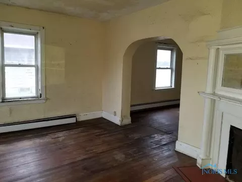 215 E William, Maumee, OH 43537 photo 3