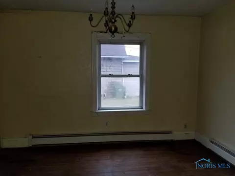 215 E William, Maumee, OH 43537 photo 5