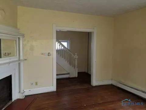 215 E William, Maumee, OH 43537 photo 4
