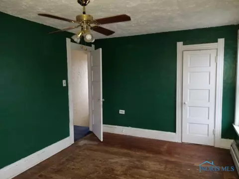 215 E William, Maumee, OH 43537 photo 9
