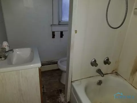 215 E William, Maumee, OH 43537 photo 12