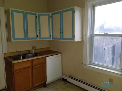 215 E William, Maumee, OH 43537 photo 8