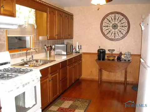 419 Elm St, Deshler, OH 43516 photo 7