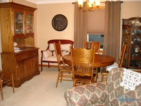 419 Elm St, Deshler, OH 43516 photo 4