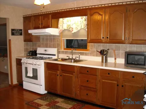 419 Elm St, Deshler, OH 43516 photo 6