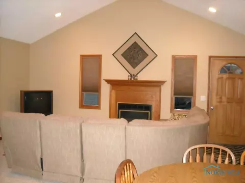 419 Elm St, Deshler, OH 43516 photo 9