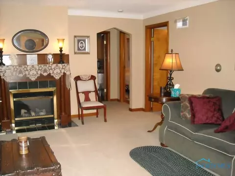 419 Elm St, Deshler, OH 43516 photo 3