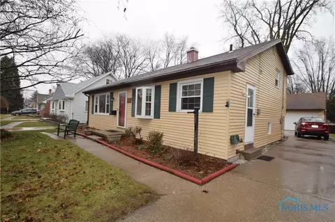 5916 E Heights Dr, Toledo, OH 43613 photo 1