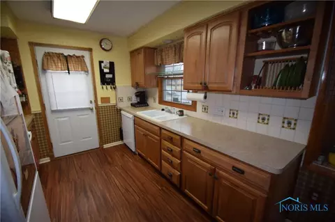 5916 E Heights Dr, Toledo, OH 43613 photo 6
