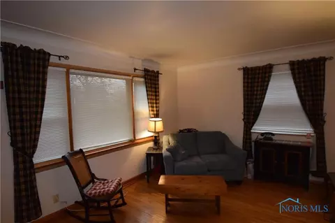 5916 E Heights Dr, Toledo, OH 43613 photo 3