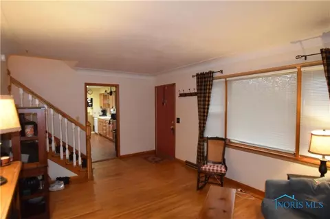 5916 E Heights Dr, Toledo, OH 43613 photo 2