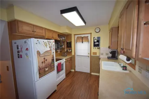 5916 E Heights Dr, Toledo, OH 43613 photo 5