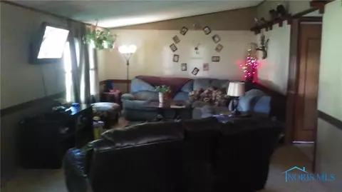 635 E Holmes St, Deshler, OH 43516 photo 3