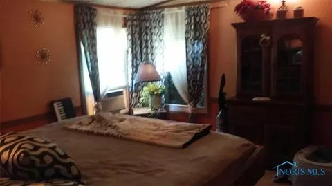 635 E Holmes St, Deshler, OH 43516 photo 2