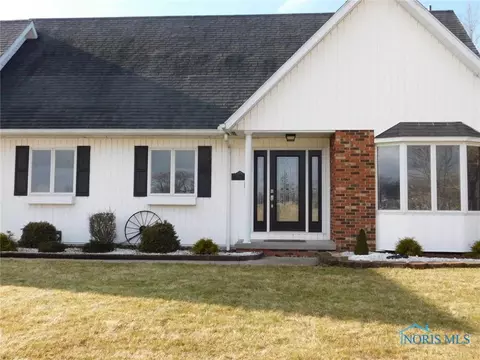 103 Burke St, Archbold, OH 43502 photo 2