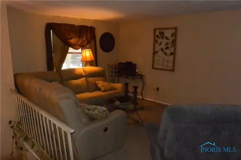 4242 Foxchapel Rd, Toledo, OH 43607 photo 2