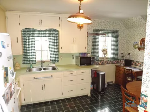726 E 3rd St, Ottawa, OH 45875 photo 10