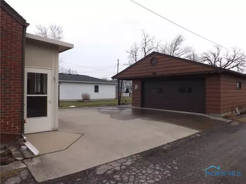 726 E 3rd St, Ottawa, OH 45875 photo 4