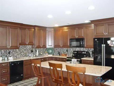 1406 Fieldstone Dr, Bryan, OH 43506 photo 3