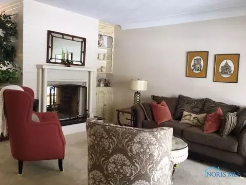 806 Phillips St, Maumee, OH 43537 photo 2