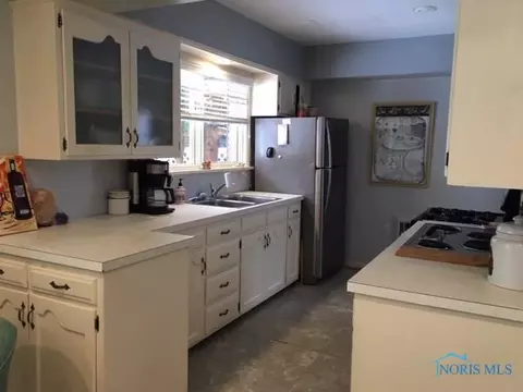 806 Phillips St, Maumee, OH 43537 photo 5