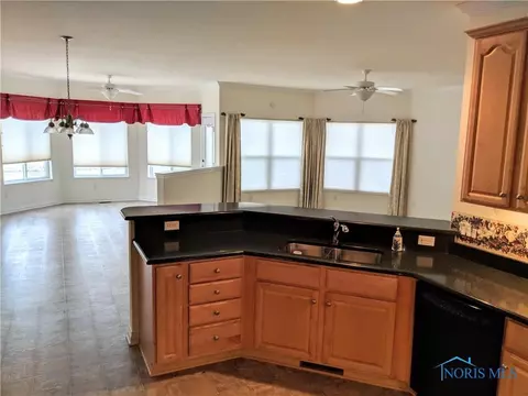7260 Sloop Ct, Maumee, OH 43537 photo 9