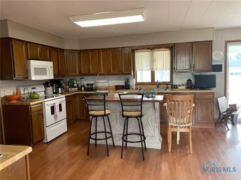 303 N Union St, Edon, OH 43518 photo 4