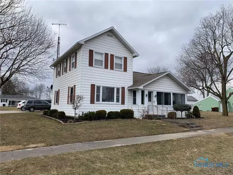 303 N Union St, Edon, OH 43518 photo 2