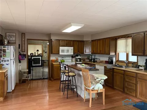 303 N Union St, Edon, OH 43518 photo 3