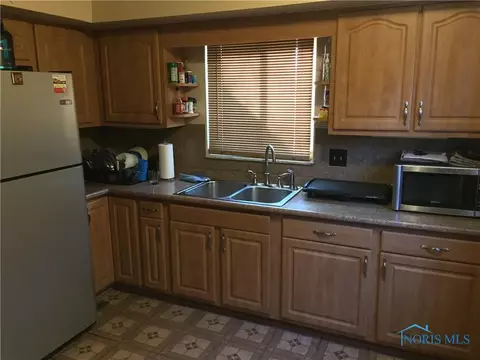 911 Cuthbert Rd, Toledo, OH 43607 photo 8