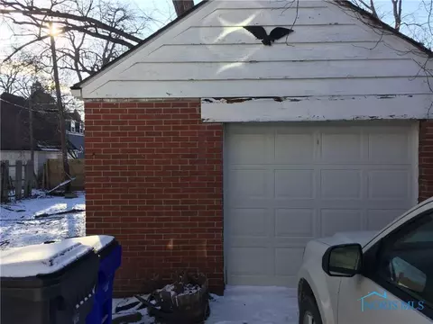 911 Cuthbert Rd, Toledo, OH 43607 photo 4