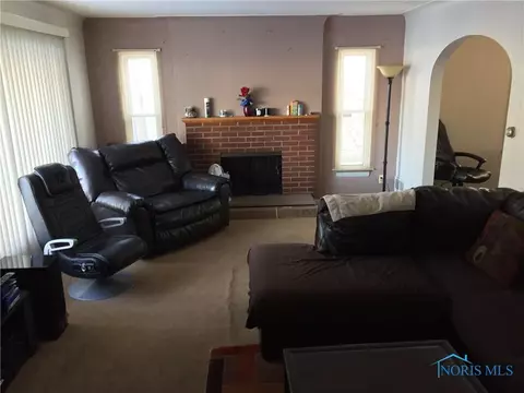 911 Cuthbert Rd, Toledo, OH 43607 photo 6