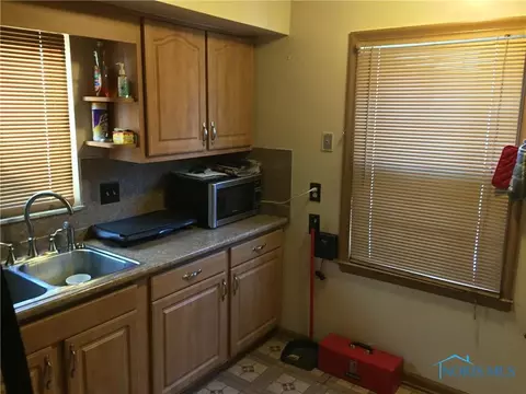 911 Cuthbert Rd, Toledo, OH 43607 photo 9