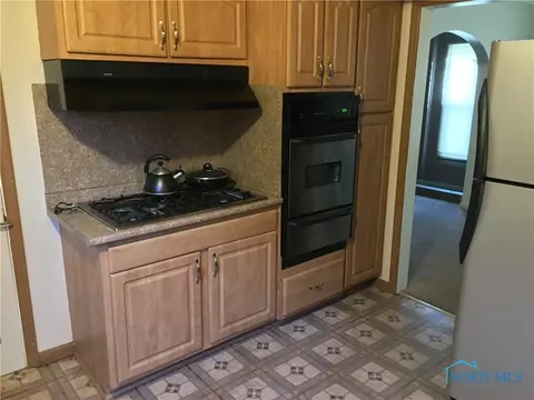 911 Cuthbert Rd, Toledo, OH 43607 photo 10