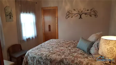 2139 Autokee St, Oregon, OH 43616 photo 5