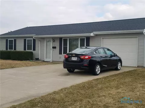 527 Olive Dr, Bryan, OH 43506 photo 2