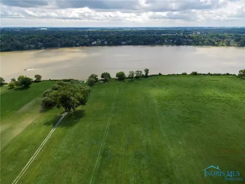 2552 Riverview Dr, Maumee, OH 43537 photo 2