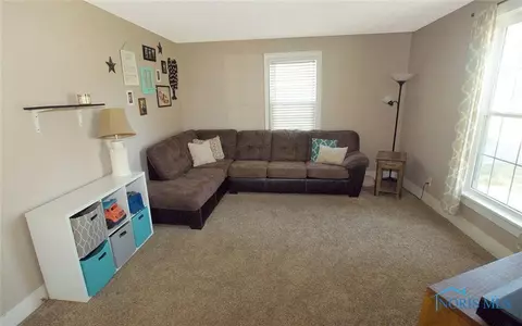 413 N Adrian St, Lyons, OH 43533 photo 10