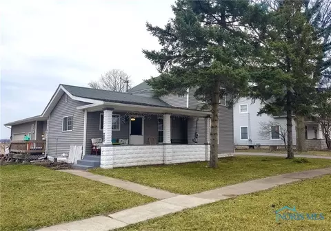 413 N Adrian St, Lyons, OH 43533 photo 2