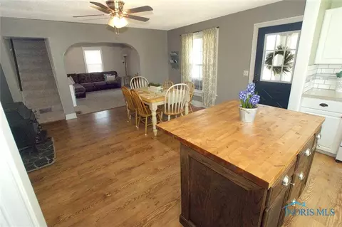 413 N Adrian St, Lyons, OH 43533 photo 8
